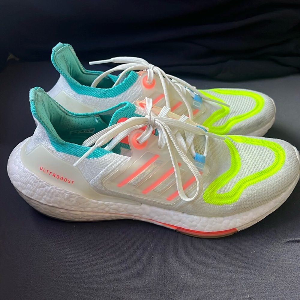 Adidas Ultraboost 22